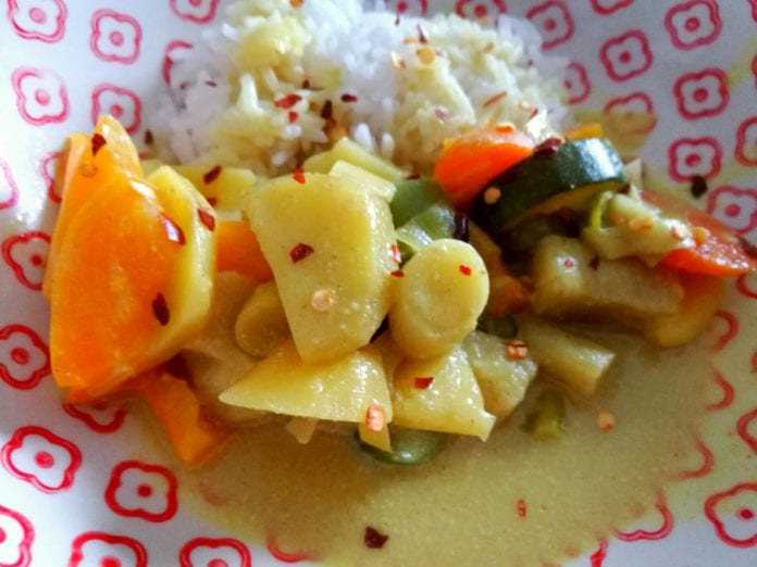 Schnelles Gemüse-Curry mit Reis