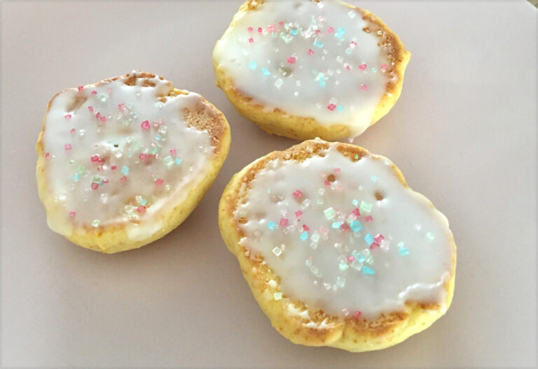 Saftige Mini Amerikaner mit Zuckerguss &amp; Streuseln | Alle wach?!